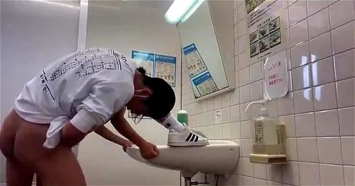 公衆トイレで元カノ羽目撮り