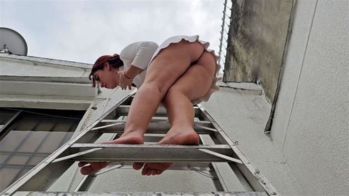 Upskirt While I'm masturbating. pd: squirt surprise
