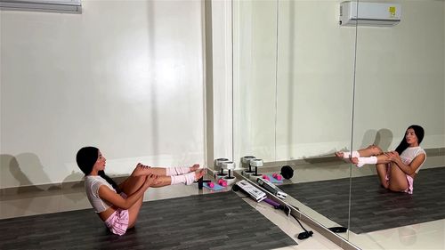 Isabella Lopez porn video – I love the way my pussy feels when I’m stretched out... just like that. 🍑