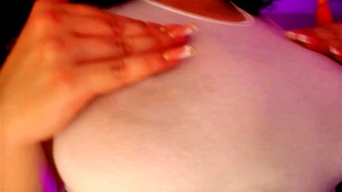 🎥 Close-up with my rigid nipples under the white shirt 😏