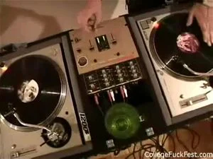 Watch from 0:00:32