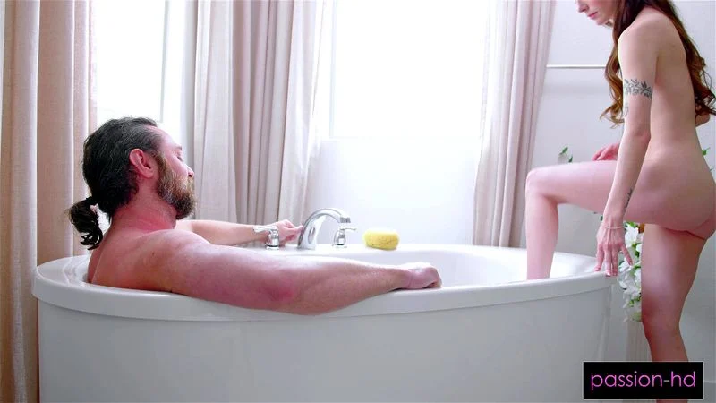 Tess Thompson Freshens Up Her Fuck Hole For Cock