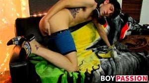 After some electro music this twink just loves to jerk off