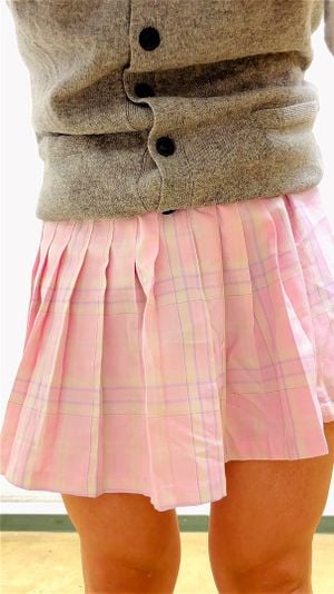 ピンクのスカートでシコ