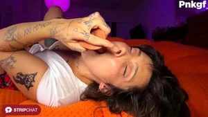 Pnkgf’s Kinky Webcam: Dirty Talking Brunette DeepThroats Dildo on Stripchat