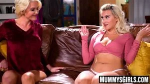 Indica Monroe fingers Kit Mercer to screaming hot orgasms