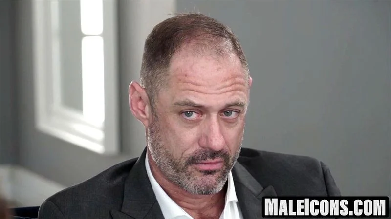 Casey Everett spreads his ass for daddy DArclytes raw thrusts