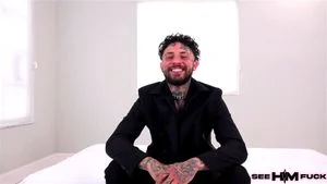 BTS: Well-Hung Tatted Tommy’s Feet Get Licked By MILF Sandy Love!