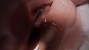 “如果我用手摩擦阴茎，这算不算出轨？”我在一家旅馆住了三个晚上，我女朋友的妹妹给我做了个非常棒的手淫，让我射精了20次，也让我背叛了她。