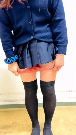 紺色のスカートとニーハイ履いてオナニーcrossdresser