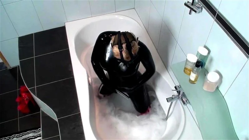 Rubber Blonde Bathtime Fun