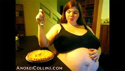 Anorei Eating Pie While 9 Months Pregnant
