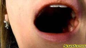 Eye cum thumbnail