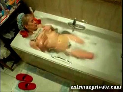 Masturabation porn video – stepmom in the bathroom