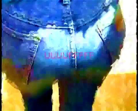 Candid booty latina in all stretched jeans