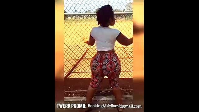 ebony twerking