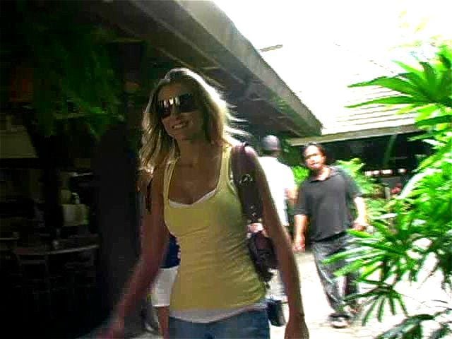 Carli Banks restaurant flash Carli Banks restaurant flash