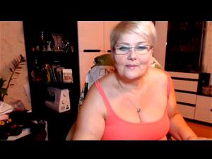 Bbw Granny shows her pretty pussy on webcam