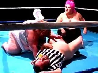 Two Fat Women Wrestlers Fucks Midget Referee