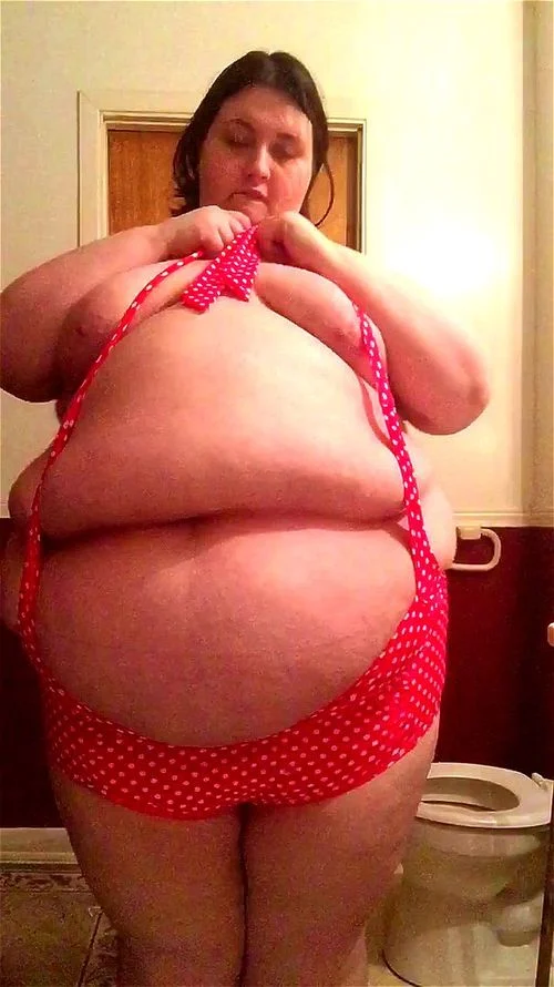 ssbbw trying to squeeze into this 4xl bathing suit.