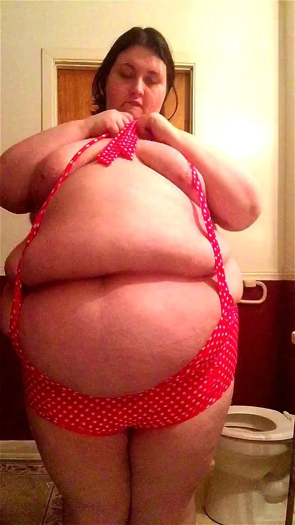 ssbbw trying to squeeze into this 4xl bathing suit.