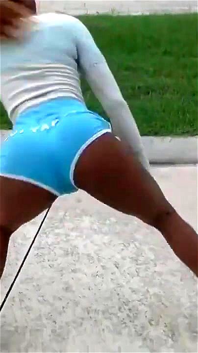 Sexy girl twerking