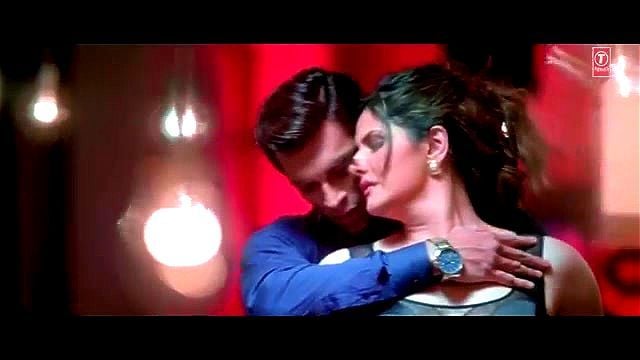 Wjah tum ho Zareen HOT SEXY