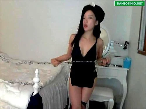 Amateurgirl, small tits, striptease, webcam