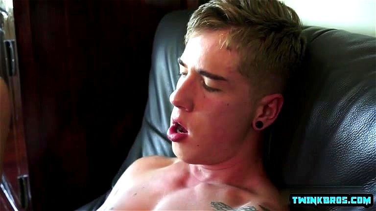 Big dick twink anal sex with facial