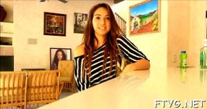 Gal fists her girlfriend