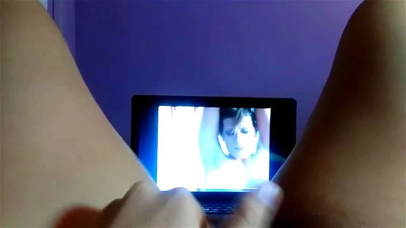 Viendo Porno y masturbandome