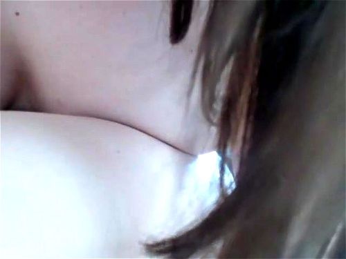アリー、大人の同意を得た親密で魅力的な出会いの中で、彼女のセクシュアリティを探求する若い女性。魅力的なビジュアル体験を提供するために捉えられた、情熱的な瞬間。この独占的なアダルト作品で、親密さとつながりを発見してください。 エロ動画 - SpankBang