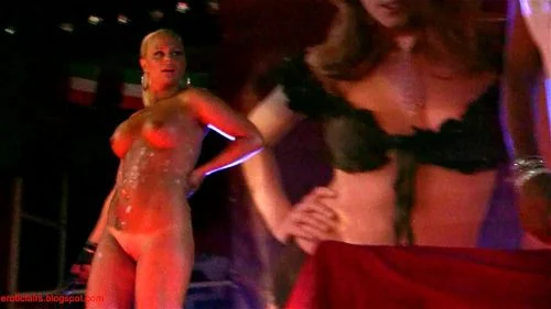 Luna Stern, striptease, sex show, big tits