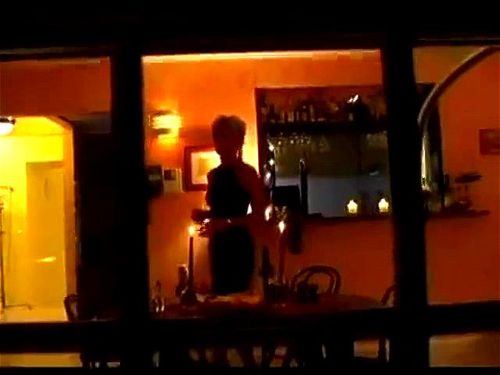 Disfruta de una experiencia única en la casa del placer, donde los amantes se reúnen en un ambiente de pasión y sensualidad. Descubre un mundo de deseos atrevidos y escenas íntimas que estimulan tus sentidos. Prepárate para una aventura inolvidable llena de lujuria y emoción entre adultos. Video Porno - SpankBang