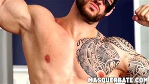 Tattooed muscle guy David Boss jacking it well until cumshot