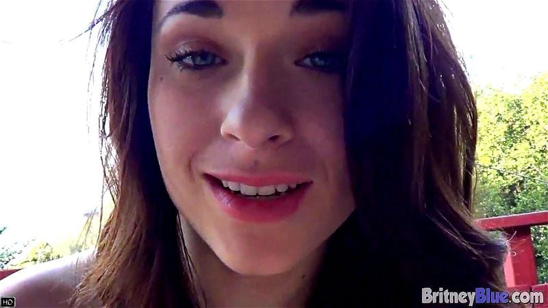 HoT Brunette BLOWS HoT Brunette BLOWS