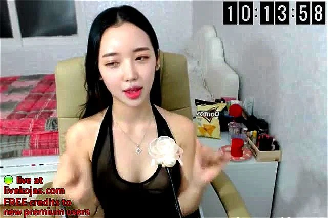 Hottest Korean camgirl shows her perfect body