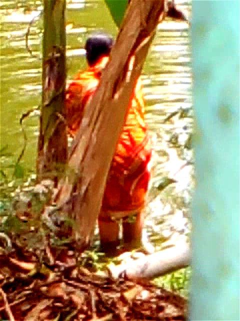 bengali+boudi+bathing