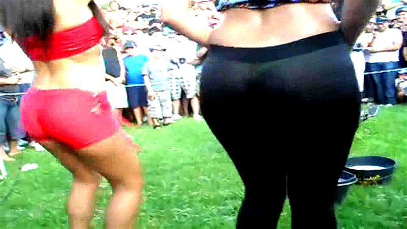 ASS DELICOUUUSSS IN TIIIGHT HOOOT LEGGINGSSS....!!!! ASS DELICOUUUSSS IN TIIIGHT HOOOT LEGGINGSSS....!!!!