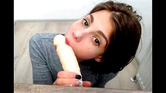 Teen webcam dildo blowjob