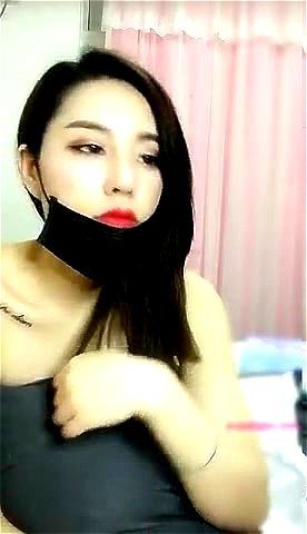 Elegante schoonheid en streamer Lady Meow en haar knappe minnaar genieten van een hartstochtelijke vrijpartij met Mandarijnse dialoog. Porno Video - SpankBang