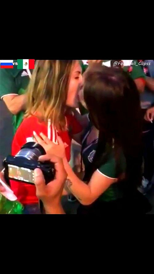 lesbian, kissing, besos, football
