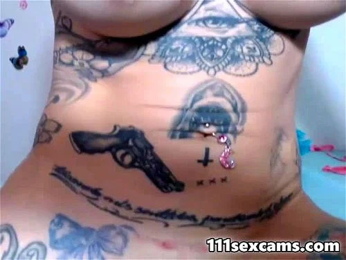 Tattooed fat ass camgirl anal dildoing and squirts on webcam