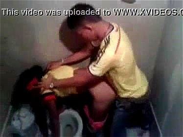 colombia couple in toilette