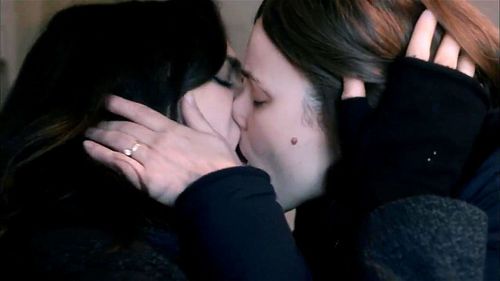 mainstream actresses lesbian scene