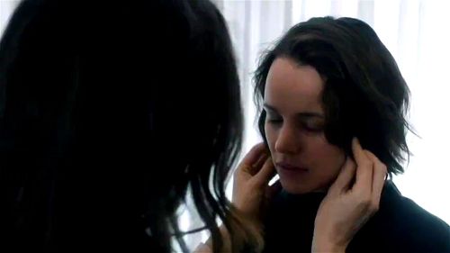 mainstream actresses lesbian scene