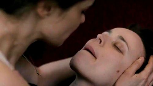 mainstream actresses lesbian scene