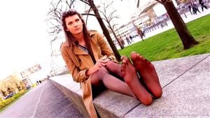 long feet thumbnail