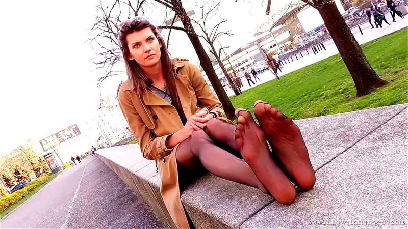 Hania pantyhose feet