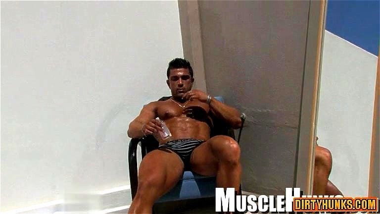 Muscle bodybuilder rimjob and cumshot